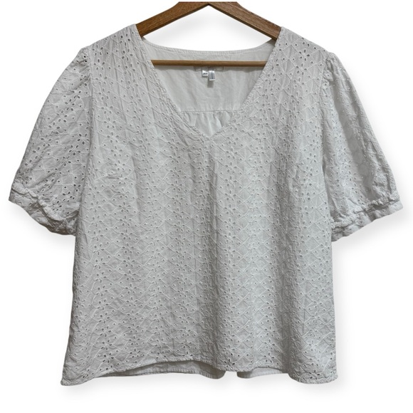 Draper James Tops - Draper James V-Neck Short Sleeve Eyelet Embroidered Top XL